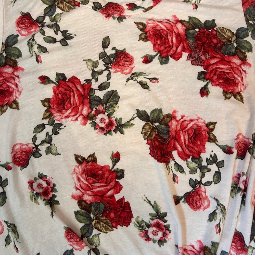 🌹Chris & Carol🌹 Red and Cream Rose Floral Short Sleeve Tunic Top - Picture 6 of 7